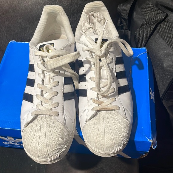 Adidas superstar sneakers in good condition men’s sneakers - Picture 2 of 4